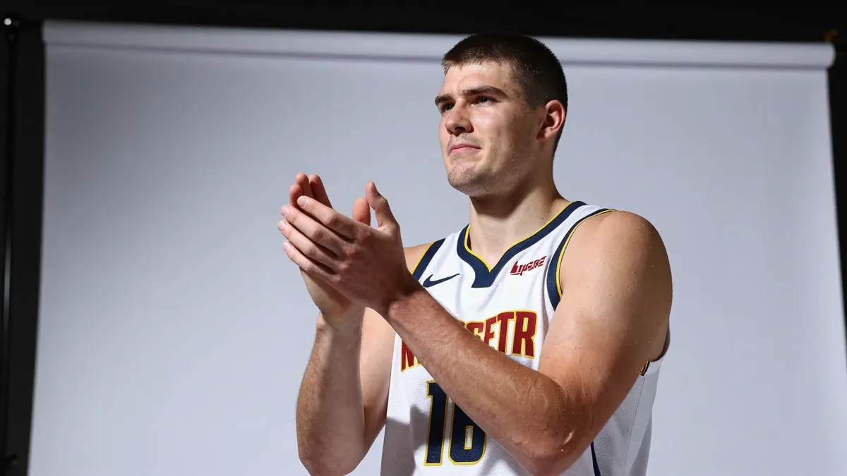 Denver Nuggets waive Lonnie Walker IV, sign and waive Pedro Bradshaw